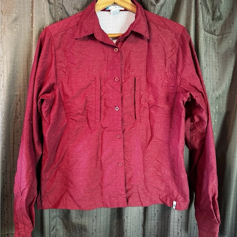 Women’s Long-Sleeve Button Shirt in Burgundy/Heather Red